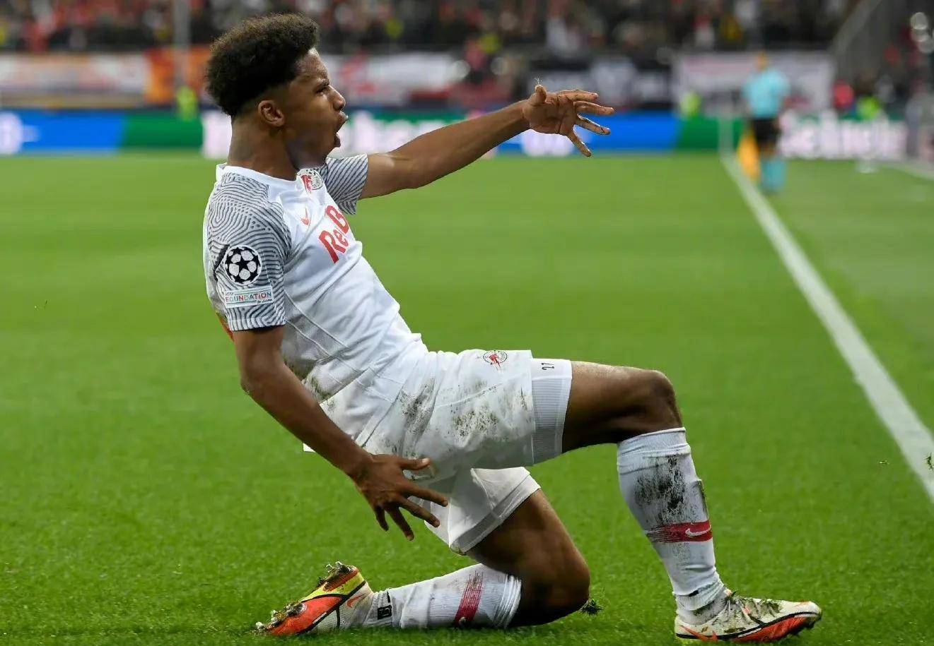 华体会入口 -荷甲今晨走向成谜；多特蒙德迎来里程碑；压力陡增；阵容厚度经受考验的简单介绍