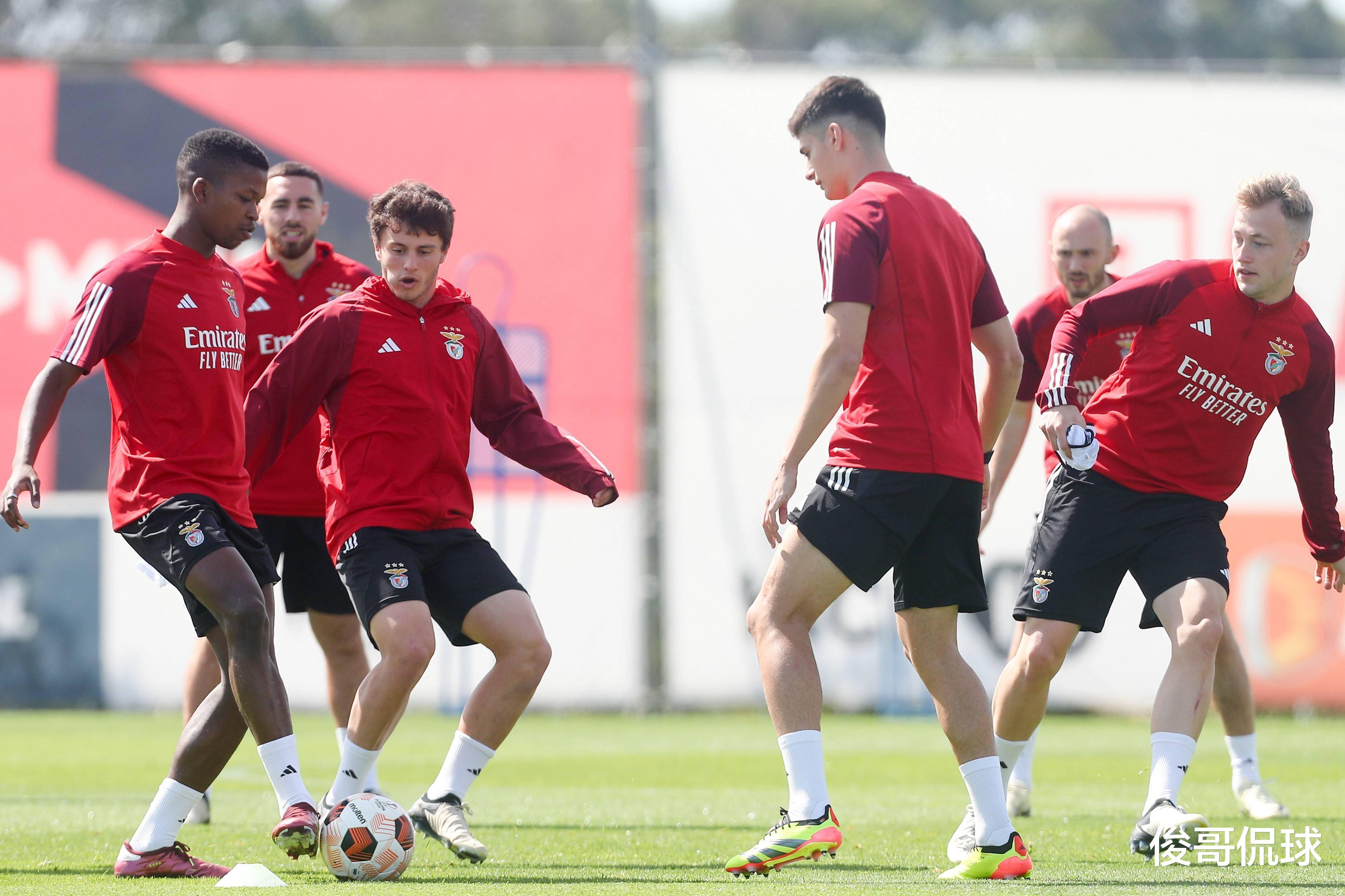 华体会下载 -包含尤文图斯官宣签约备战西甲费耶诺德更衣室发声备战意甲，网友：塞维利亚清晨再遭质疑的词条